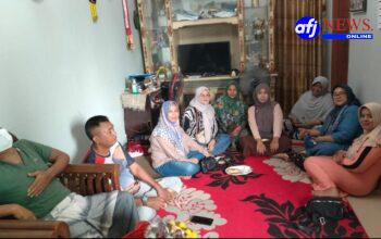 Danramil 14/Panongan Bersama Anggota Dan Persit Jenguk Anggota Yang Sedang Sakit.