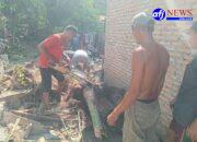 Reaksi Cepat RT RW Epakuasi Rumah Warga Yang Tertimpa Pohon Aren