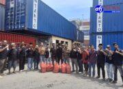 DPC GRIB Jaya Kota Medan Dan PAC GRIB Belawan Bagikan Nasi Bungkus Pada Pekerja