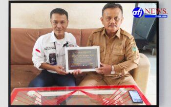 Drs. Florin Siregar, MM Dianugerahi Piagam Apresiasi Atas Dedikasi Luar Biasa dari Beberapa Media Online di SMA Negeri 1 Pangkatan