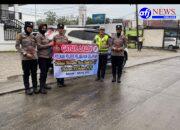 Polwan Polres Pelabuhan Belawan Bagikan Bunga dan Himbauan Tertib Lalu Lintas