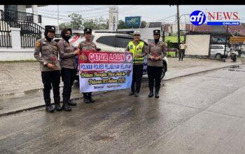 Polwan Polres Pelabuhan Belawan Bagikan Bunga dan Himbauan Tertib Lalu Lintas