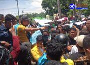 Unras Di DPR Teriakkan Pecat Kemenag Asahan Hina Wartawan Dan LSM Bupati Menjawab Diatas Mobil Pendemo