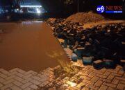 Jebakan Betmen Di Sepanjang Jalan KIM Mabar, Penuh  Lubang Dan Matrial Berserakan