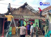 Bina Gotong Royong, Serka Usman Pimpin Bongkar Atap Rumah Warga