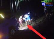 Jalan Rusak Parah, Warga Kp. Cakuem Desa Nayagati Bahu Membahu Tarik Kendaraan yang Terjebak