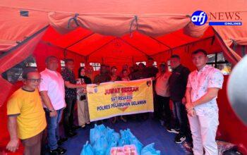 Sat Reskrim Polres Pelabuhan Belawan Salurkan Bantuan Jumat Berkah kepada Korban Kebakaran di Belawan II