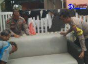 Personel Polres Pelabuhan Belawan Bantu Warga Martubung Bersihkan Rumah Pascabencana Banjir