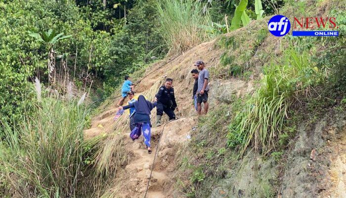 Tidak Hanya di Balik Layar, Kasubsi Penmas Polres Aceh Tenggara Turun Langsung Bantu Warga