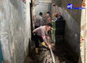 Polres Aceh Tenggara Bersama Warga Bersihkan Lumpur Sisa Banjir di Desa Lauser, Ketambe