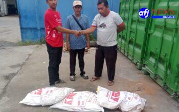 PT Elnusa Petrofin Salurkan Ban Dalam Truk untuk Bantu Evakuasi Warga Korban Banjir di Hamparan Perak