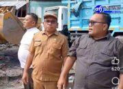 Sekjen DLH dan Anggota DPRD Labuhanbatu Bersinergi Bersihkan Tumpukan Sampah