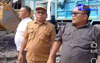 Sekjen DLH dan Anggota DPRD Labuhanbatu Bersinergi Bersihkan Tumpukan Sampah