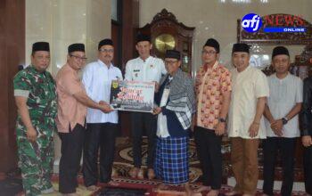 Rudy Susmanto dan Jaro Ade  Kompak Salurkan Stimulus buat Masjid di Tiap Kecamatan di Kabupaten Bogor
