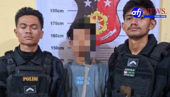 Personel Dit Samapta Polda Sumut Amankan Pemuda Bawa Samurai Saat Patroli di Wilayah Polres Pelabuhan Belawan