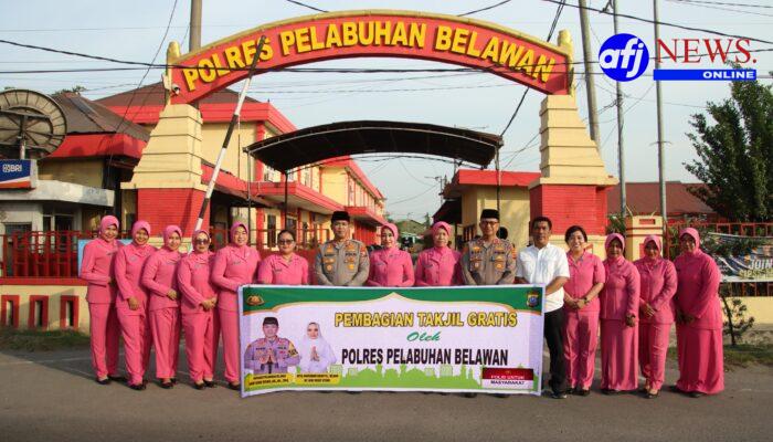 Berbagi Berkah Ramadhan, Kapolres Pelabuhan Belawan Pimpin Pembagian Takjil Gratis untuk Warga