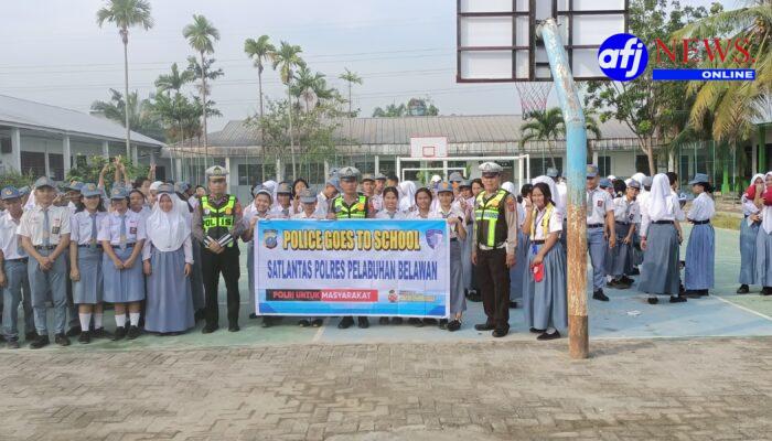 Sat Lantas Polres Pelabuhan Belawan Gelar Police Goes To School di SMA Negeri 9 Medan