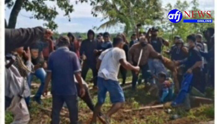 Satpam Tak Boleh Bawa Sajam, Hanya Tongkat Untuk Bela Diri