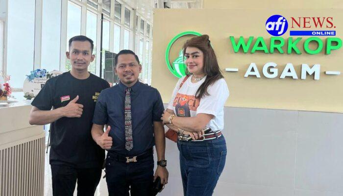 “Advokat Bung Raja dan Advokat Anita Raj Punjabi Hadir Pada Grand Opening Warkop Agam Nyak Well”