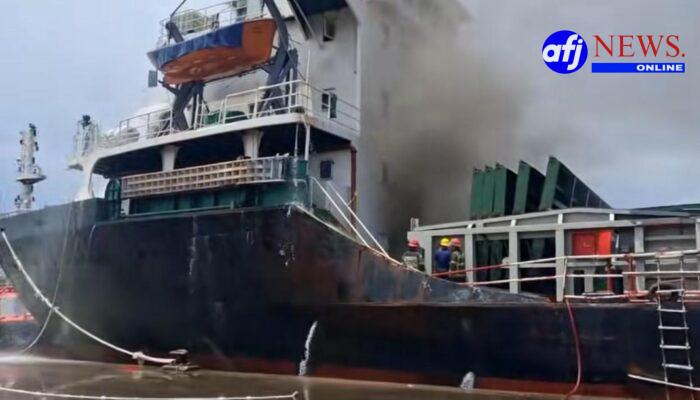 Kapal KM Bintang Mas HSB 7 Terbakar   Di Dermaga Pelabuhan Ujung Baru Belawan