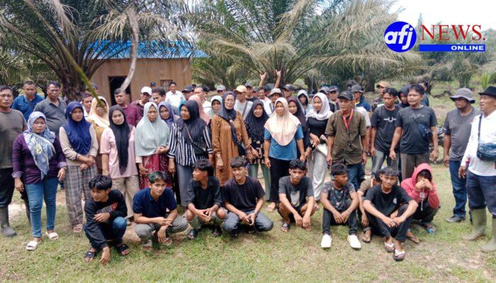 Kelompok Tani Ampibi Silomlom Jaya Berjuang  Merebut Tanah Milik Masyarakat Yang Dikuasai Oleh PT Padasa Enam Utama Avdeling V