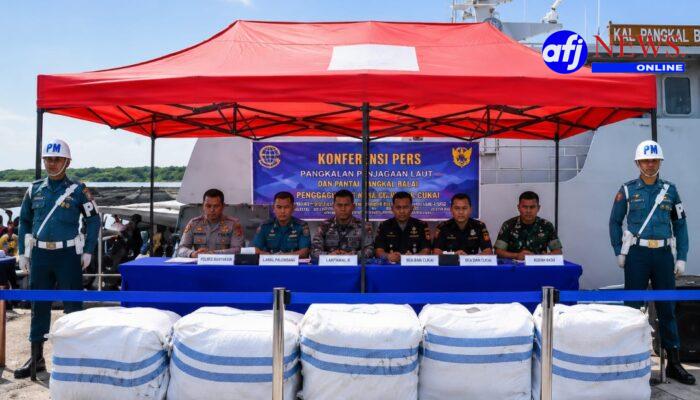 KONFERENSI PERS DI ASAHAN, TNI AL UNGKAP PENANGANAN KM KARIMAH BERMUATAN BALLPRESS