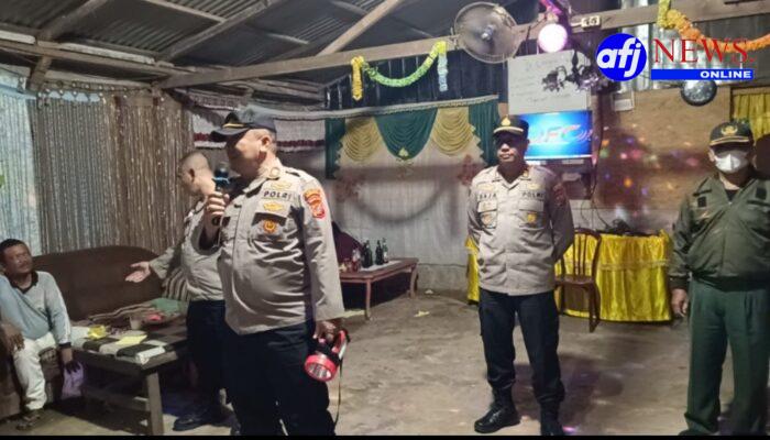 Polsek Medan Labuhan Bersama Forkopimca Labuhan Deli Gelar Razia Kafe di Labuhan Deli, Puluhan Botol Miras Disita