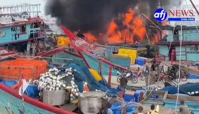 Empat Kapal Terbakar di Gudang Mitra Belawan, Diduga Akibat Pengelasan Tangki BBM Bocor
