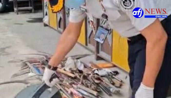 Kejaksaan Negri Deli Serdang Musnahkan Barang Bukti 85 Sajam Dan 5 Pistol Di Cabjari Labuhan Deli
