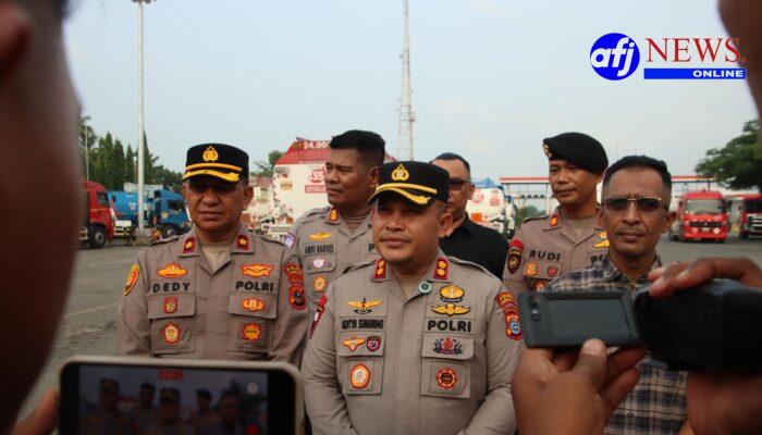 Polda Sumut Dan Polres Pelabuhan Belawan Pastikan Distribusi Penyaluran BBM Ke SPBU Berjalan Lancar